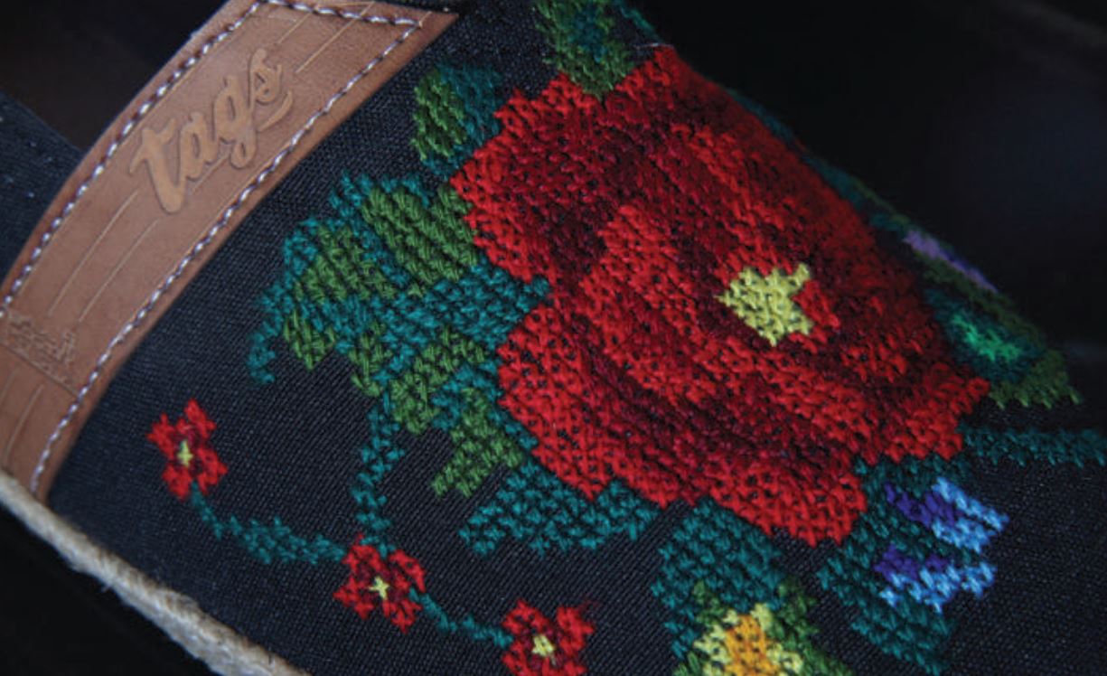 Espadrilles, embroidered PUNTO DE CRUZ - NEGRO