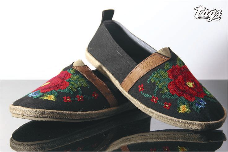 Espadrilles, embroidered PUNTO DE CRUZ - NEGRO